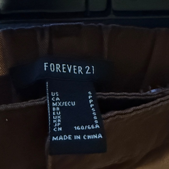 Forever 21 Women's Brown Cargo Pants - Picture 2 of 7